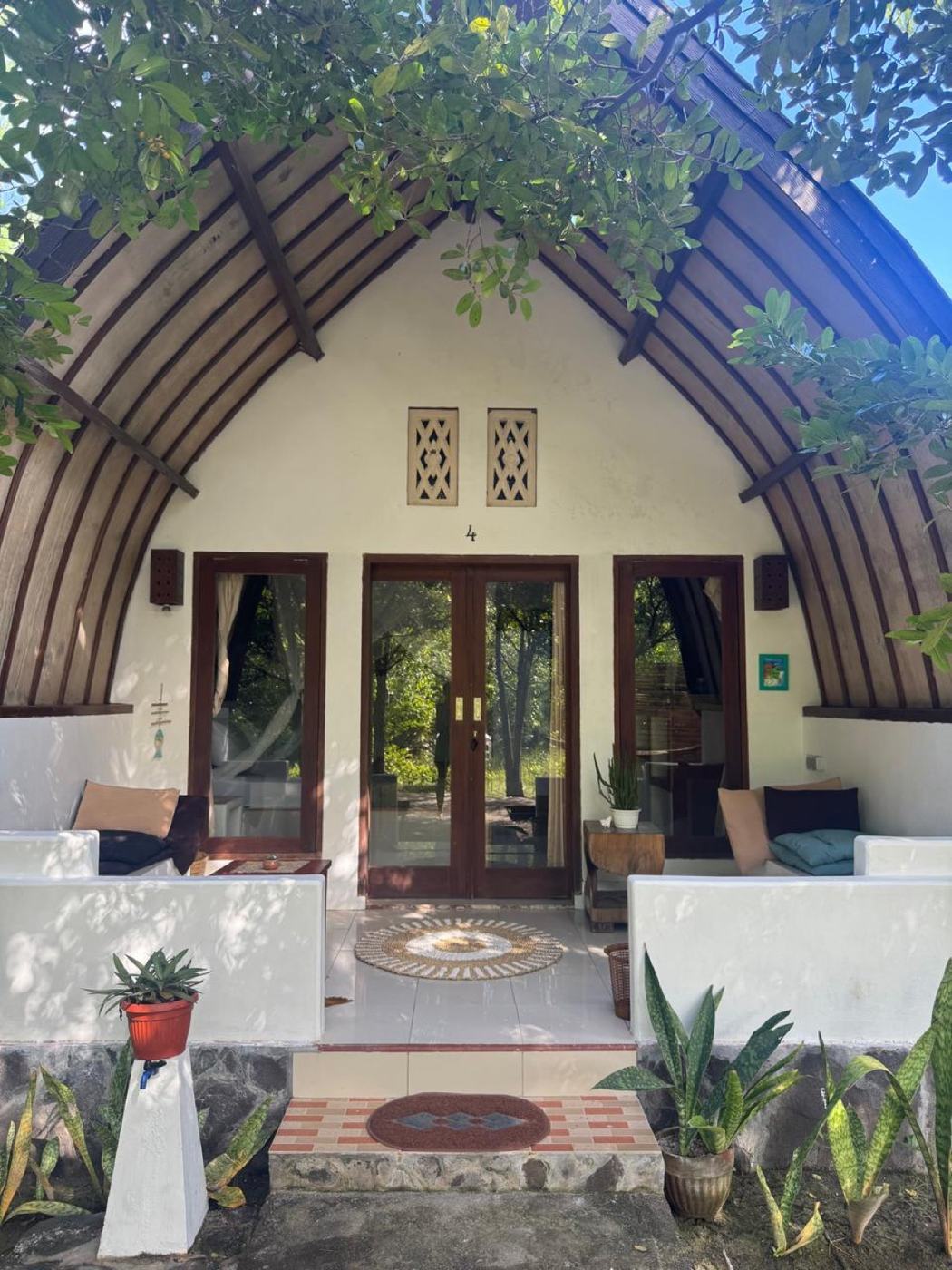 Bungalow 4 entrance